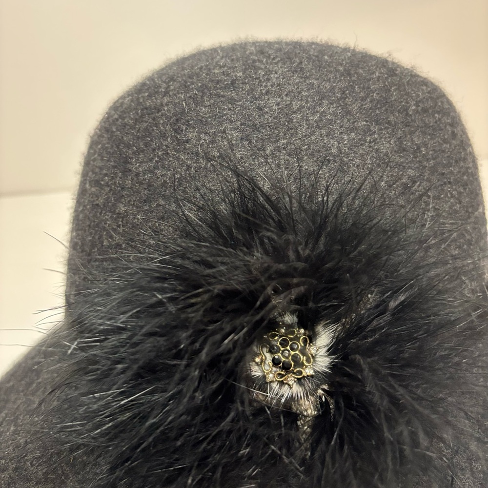 Chic Gray Hat with Black Feather Accent